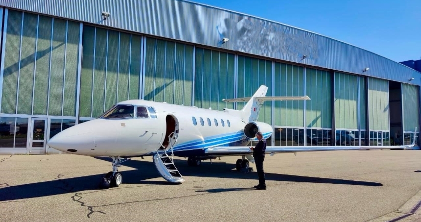 hawker-900xp-exterior